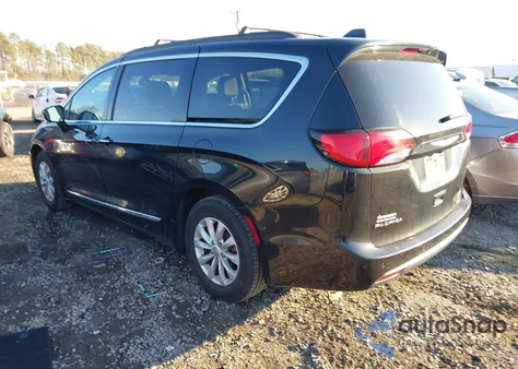 2017 Chrysler Pacifica Touring-L z USA, uszkodzony, nr VIN 2C4RC1BG2HR523116